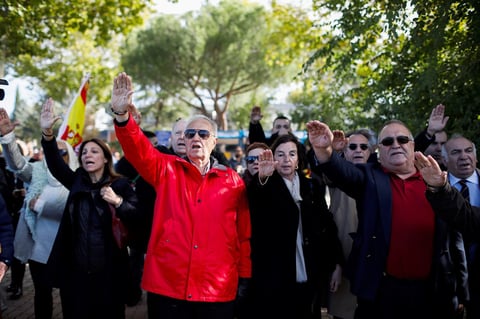 También acudieron simpatizantes y detractores.