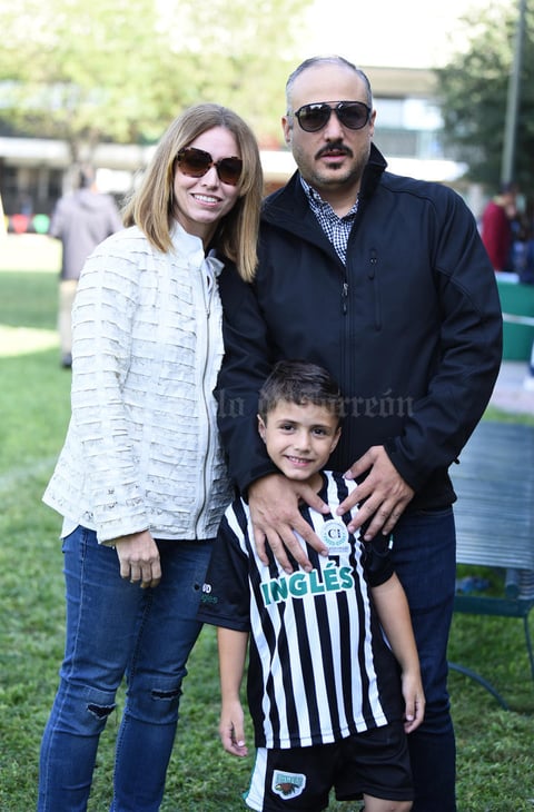 25102019 Eduardo, Katia y su hijo.