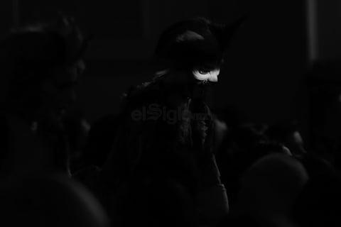 Los enérgicos acróbatas, bailarines y actores abrazaron al público duranguense en la primera de dos funciones del sábado con una de las historias más populares en las artes escénicas.