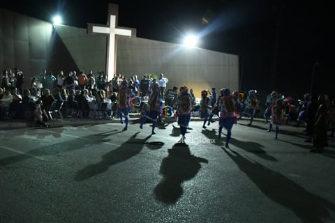 Y es que fiel a su tradición, el arquero y capitán de Santos Laguna, Jonathan Orozco, en compañía de su familia, encabezaron el acto religioso, donde tomaron parte en la celebración eucarística en un inmueble totalmente abarrotado.