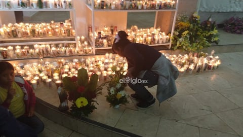 Asimismo, muchas personas cargaron la imagen del santo para que el padre le diera la bendición.