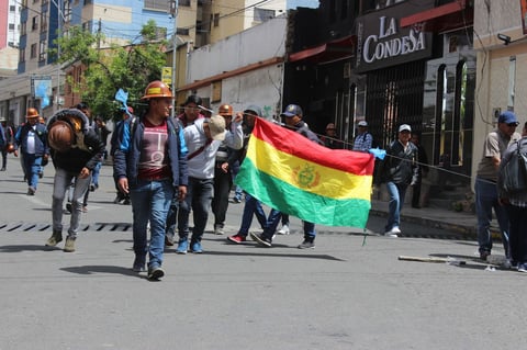 Sectores de la capital boliviana se sumaron al paro cívico indefinido.