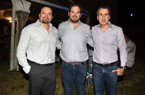 29102019 ENTRE AMIGOS.  Julián Alba, Jorge Dávila y Jorge Batarse.