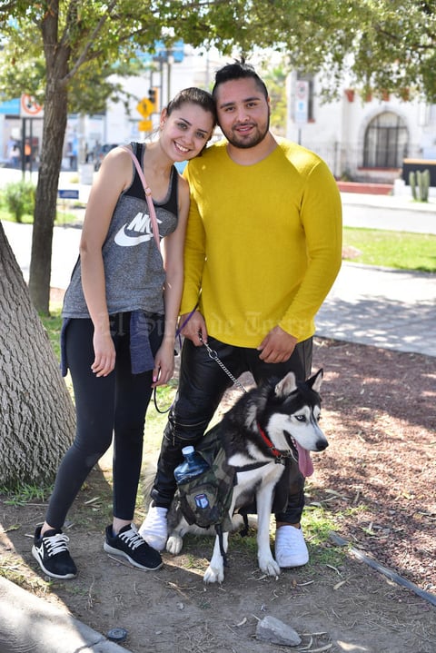 29102019 Marcela, Maximiliano y su perrito Boros.