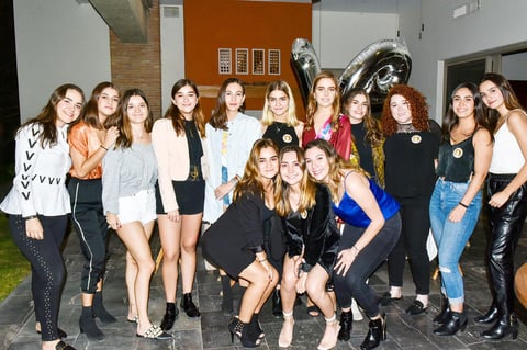Amigas de la cumpleañera.