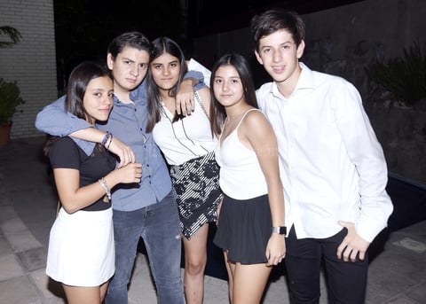 Oscar, Valeska, Isabella, Ale y Diego