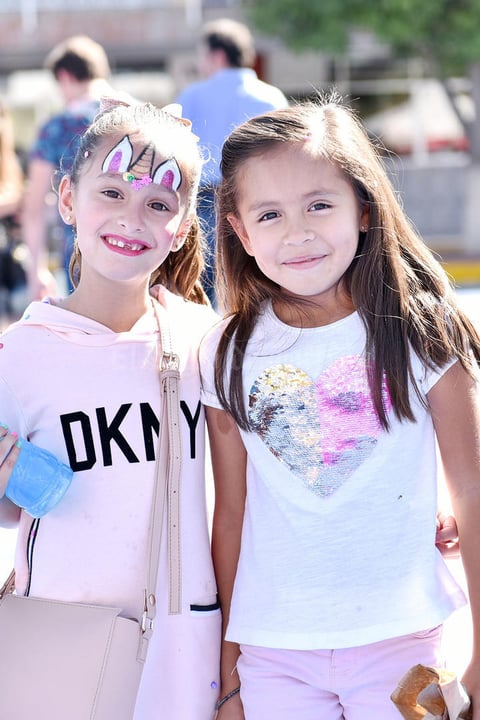 Camila y Greta.