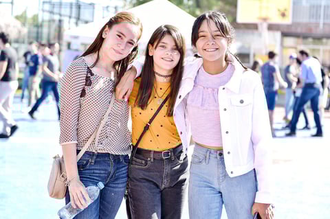 Camila,Victoria y Alitza.