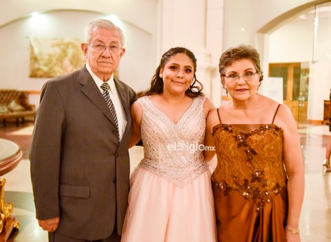 Acompañada de Silvia y Enrique
