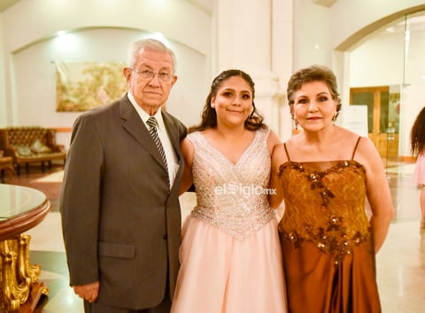 Acompañada de Silvia y Enrique