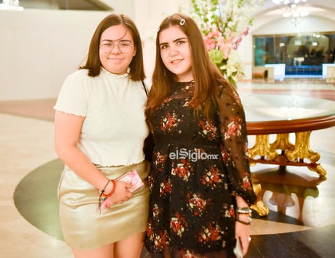 Angela y Camila.