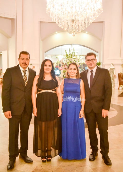 Roberto, Elvira, Marcela y Arturo.