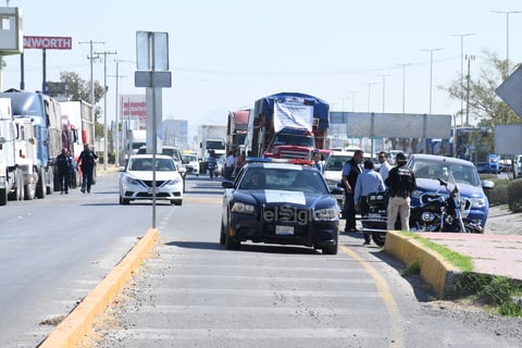 Mantuvieron un plantón afuera de las oficinas regionales de la Secretaría de Comunicaciones y Transporte.