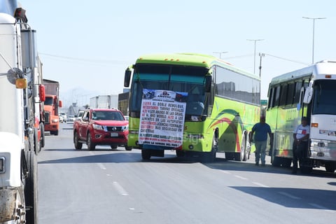 El contingente de al menos cincuenta camiones, arribó por el lado de Gómez Palacio.