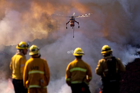 A los incendios se suman los apagones programados por las compañías de energía para evitar que cables derrumbados o equipos eléctricos puedan causar nuevos focos de fuego, que este martes afectarán al menos 1,8 millones de personas en el norte del estado.