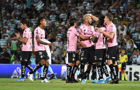 Santos vs Querétaro 


 Santos Laguna VS Gallos Blancos del Querétaro Primer tiempo Santos 1 Querétaro 0 Apertura 2019 Jornada 16