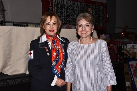 30102019 EN UN BINGO.  Magaly y Martha.