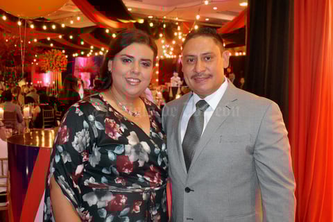 30102019 EN UNA CENA.  Ana Carolina y Alfredo.