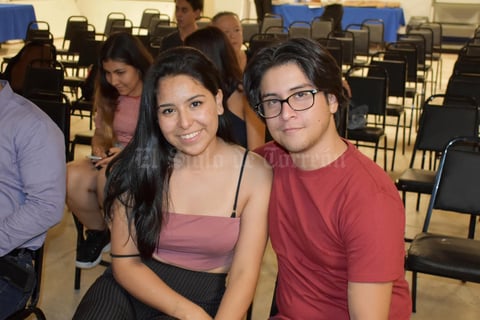 30102019 EN PREMIACIóN.  Karen Alejandra y Manuel Eduardo.