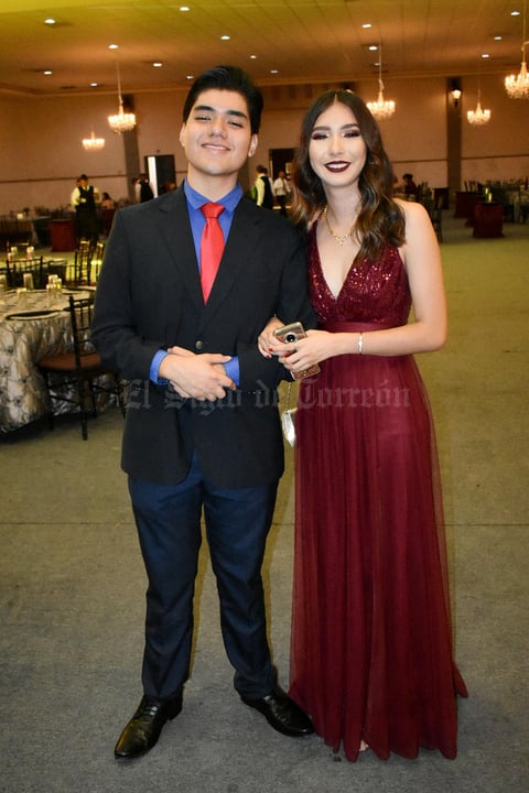 30102019 DE FIESTA.  Antonio e Itzia.
