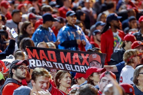 Washington Nationals fans watch MLB game seven in Washington


Washington (United States), 31/10/2019.- Washington Nationals baseball fans react as they watch a broadcast of their team defeating the Houston Astros during the series deciding game seven of the Major League Baseball World Series 2019 on a giant screen at the Nationals Park in Washington, DC, USA, 30 October 2019. The Nationals defeated the Astros 6-2 to win their first World Series. (Estados Unidos) EFE/EPA/ERIK S. LESSER

DEP Béisbol DISTRICT COLUMBIA WASHINGTON USA BASEBALL MLB WORLD SERIES United States