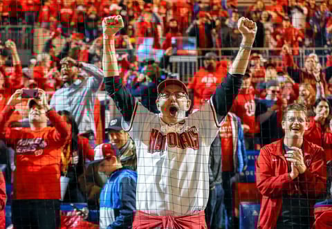 Washington Nationals fans watch MLB game seven in Washington


Washington (United States), 31/10/2019.- Washington Nationals baseball fans react as they watch a broadcast of their team defeating the Houston Astros during the series deciding game seven of the Major League Baseball World Series 2019 on a giant screen at the Nationals Park in Washington, DC, USA, 30 October 2019. The Nationals defeated the Astros 6-2 to win their first World Series. (Estados Unidos) EFE/EPA/ERIK S. LESSER

DEP Béisbol DISTRICT COLUMBIA WASHINGTON USA BASEBALL MLB WORLD SERIES United States