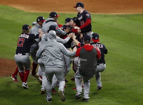 Washington Nationals at Houston Astros


Houston (United States), 31/10/2019.- Washington Nationals players celebrate after defeating the Houston Astros in the MLB 2019 World Series game seven at Minute Maid Park in Houston, Texas, USA, 30 October 2019. The Nationals win the World Series 4 games to 3. (Estados Unidos) EFE/EPA/LARRY W. SMITH

DEP Béisbol TEXAS HOUSTON USA BASEBALL MLB WORLD SERIES United States