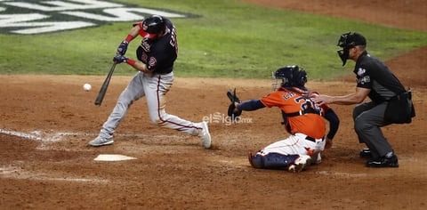 Washington Nationals at Houston Astros


Houston (United States), 31/10/2019.- Washington Nationals batter Adam Eaton hits a two-run single against the Houston Astros in the top of the ninth inning of their MLB 2019 World Series game seven at Minute Maid Park in Houston, Texas, USA, 30 October 2019. The best-of-seven series is tied 3-3 and game seven will decide the series winner. (Estados Unidos) EFE/EPA/LARRY W. SMITH

DEP Béisbol TEXAS HOUSTON USA BASEBALL MLB WORLD SERIES United States