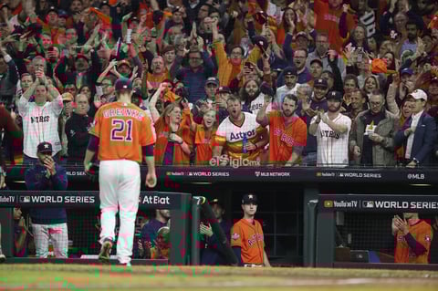 Washington Nationals at Houston Astros


Houston (United States), 31/10/2019.- Fans cheers for Houston Astros pitcher Zack Greinke as he is removed from the game in the top of the seventh inning of their MLB 2019 World Series game seven at Minute Maid Park in Houston, Texas, USA, 30 October 2019. The best-of-seven series is tied 3-3 and game seven will decide the series winner. (Estados Unidos) EFE/EPA/JOHN G. MABANGLO

DEP Béisbol TEXAS HOUSTON USA BASEBALL MLB WORLD SERIES United States