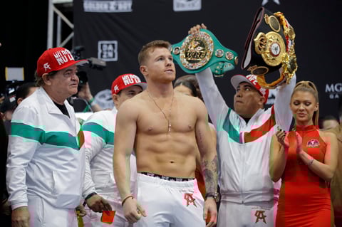 Así, todo está listo para que se vean las caras, el “Canelo” como ligero favorito para convertirse en el cuarto mexicano en ser campeón del mundo en cuatro distintas divisiones, y “Krusher” para frenar las aspiraciones de su rival.
