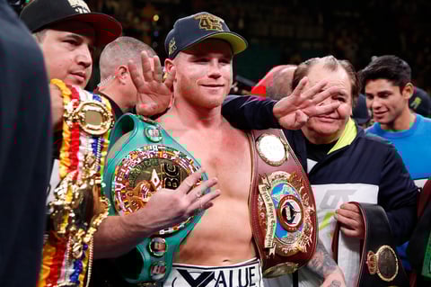 Los gritos de 'México, México' y 'Canelo, Canelo' retumbaron en la arena.