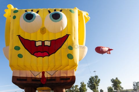 Desde poco después de las 06:00 horas de este sábado los diversos equipos que traían los globos comenzaron a trabajar para realizar el armado de los mismos, para luego dar inicio al espectacular proceso de inflado con el gas.