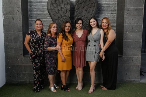 02112019 La novia disfrutó de la compañía de Patricia Arizmendi, Rosario Montoya, Guadalupe Arizmendi, Samantha Montemayor y Mayanin Arizmendi.