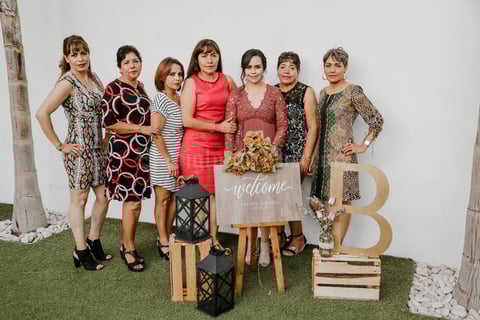 02112019 La festejada acompañada por Isaura Galarza, María de Jesús, Laurita, Elvira Galarza, Gabriela Galarza y Graciela Galarza.
