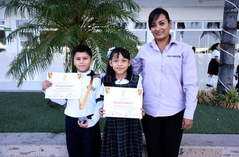 04112019 Omar Daniel y Paola Arleth; asesor: Arleth Alejandra. Proyecto Bioplástico con cáscara de melón.
