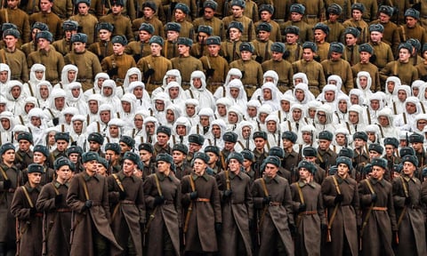 Durante la época soviética, cada 7 de noviembre se celebraban desfiles militares para conmemorar el aniversario de la Revolución Bolchevique de 1917.