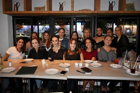 07112019 AGRADABLE VELADA.  Amigas se reunieron a festejar a las cumpleañeras del mes.