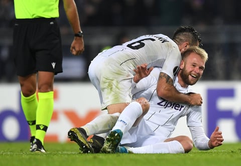 LASK vs PSV Eindhoven


Linz (Austria), 07/11/2019.- LASK'S Philipp Wiesinger (L) and LASK'S Joao Klauss de Mello (R) celebrate during the UEFA Europa League group D soccer match between LASK Linz and PSV Eindhoven in Linz, Austria, 07 November 2019. EFE/EPA/CHRISTIAN BRUNA

DEP Fútbol Linz AUSTRIA SOCCER UEFA EUROPA LEAGUE Austria