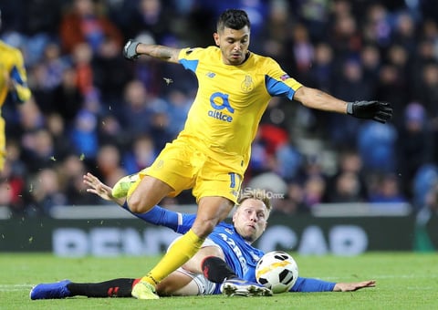 Glasgow Rangers vs FC Porto


Glasgow (United Kingdom), 07/11/2019.- Scott Arfield (R) of Glasgow Rangers in action against Jesus Corona (L) of Porto during the UEFA Europa League Group G match between Glasgow Rangers and FC Porto in Glasgow, Britain, 07 November 2019. (Reino Unido) EFE/EPA/ROBERT PERRY

DEP Fútbol Glasgow BRITAIN SOCCER UEFA EUROPA LEAGUE United Kingdom