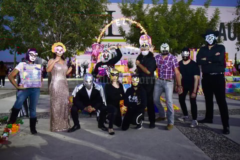 08112019 Alumnos se involucraron tanto en el altar como en las caracterizaciones.