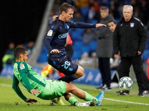 REAL SOCIEDAD / LEGANÉS


GRAF5480. San Sebastián, 08/11/2019.- El defensa de la Real Sociedad, Nacho Monreal (d), cae ante la entrada del jugador venezolano del Leganés, Roberto José Rosales, durante el encuentro correspondiente a la jornada trece de primera división disputado esta noche en el estadio Reale Arena de San Sebastián. EFE/Juan Herrero.

DEP Fútbol C.A. del País Vasco San Sebastián (Gipuzkoa) ESPAÑA FÚTBOL LALIGA SANTANDER España