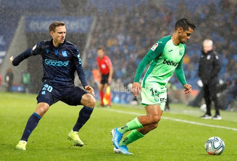 REAL SOCIEDAD-LEGANÉS


GRAF5456. San Sebastián, 08/11/2019.- El defensa venezolano del Leganés, Roberto José Rosales (d), controla el balón ante el defensa de la Real Sociedad, Nacho Monreal, durante el encuentro correspondiente a la jornada trece de primera división disputado esta noche en el estadio Reale Arena de San Sebastián. EFE/Juan Herrero.

DEP Fútbol C.A. del País Vasco San Sebastián (Gipuzkoa) ESPAÑA FÚTBOL LALIGA SANTANDER España