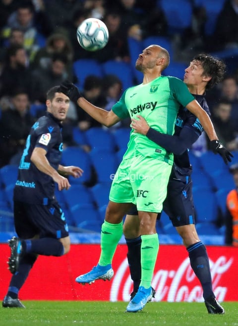 REAL SOCIEDAD-LEGANÉS


GRAF5475. San Sebastián, 08/11/2019.- El delantero danés del Leganés, Martin Braithwaite (c), disputa el balón ante el defensa francés de la Real Sociedad, Robin Le Normand, durante el encuentro correspondiente a la jornada trece de primera división disputado esta noche en el estadio Reale Arena de San Sebastián. EFE/Juan Herrero.

DEP Fútbol C.A. del País Vasco San Sebastián (Gipuzkoa) ESPAÑA FÚTBOL LALIGA SANTANDER España