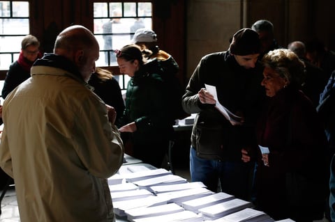 Abrieron los casi 23,000 colegios electorales.