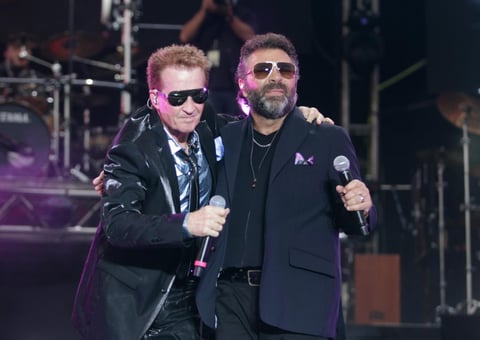 Ante un público eufórico y con ganas de rememorar viejos tiempos, Emmanuel y Manuel Mijares ofrecieron un concierto en el Territorio Santos Modelo el 26 de octubre de 2013, lleno de nostalgia y alegría, con su gira Two'r Amigos 2013.