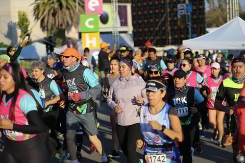 La primera mujer en recorrer los 10 kilómetros fue Natalia Casas Gallegos.