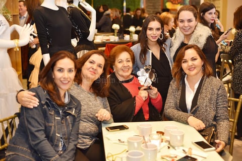 Daniella, Oly, Olivia, Andrea, Paola y Paola