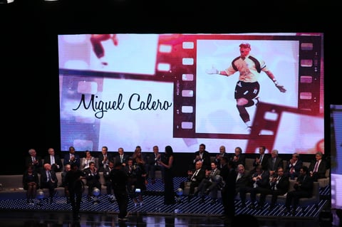Uno de los momentos más emotivos de la noche se dio cuando el colombiano naturalizado mexicano, Miguel Calero, fue investido, a casi siete años de su fallecimiento.