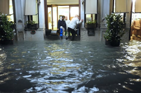 El Gobierno italiano informó hoy de que la situación de Venecia se afrontará en el próximo Consejo de ministros en el que se evaluarán 'las intervenciones necesarias y urgentes para proteger la ciudad y los habitantes'.