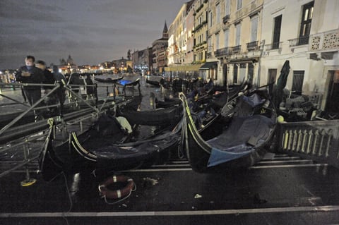 Todas las escuelas en Venecia y de las islas permanecerán cerradas hoy y en varias zonas de la ciudad se han producido apagones.